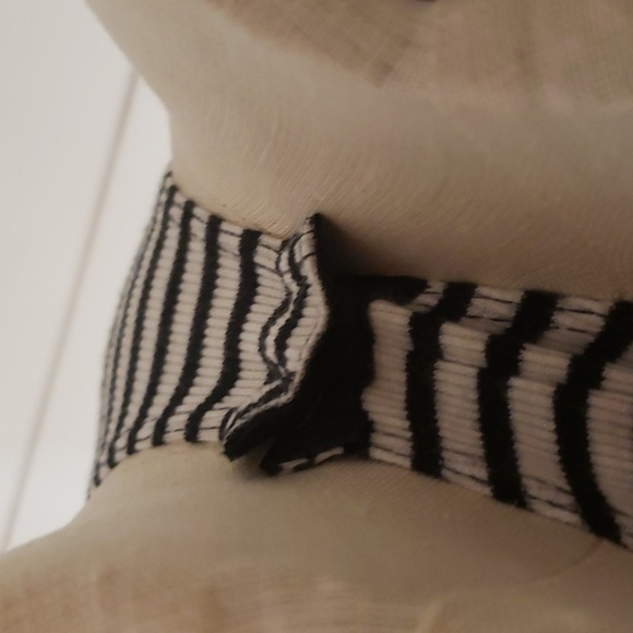 WHO WHAT WEAR small black and white bodysuit long sleeve - Picture 5 of 6